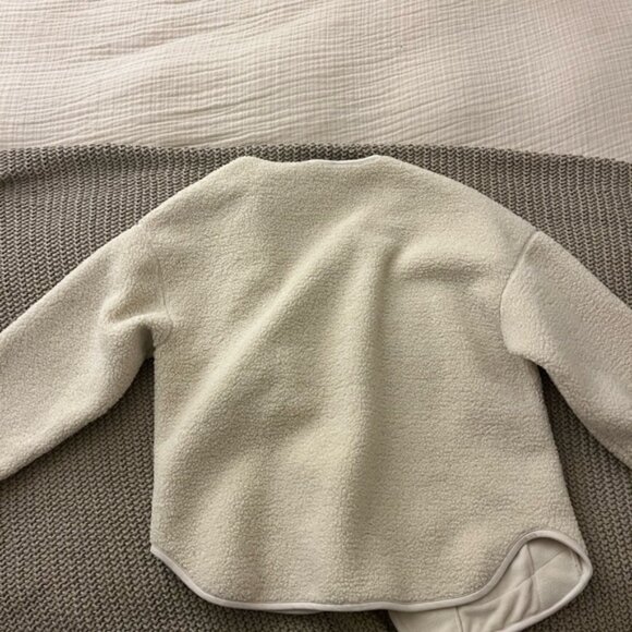 Uniqlo Beige Fleece Jacket. Size small - Picture 4 of 4